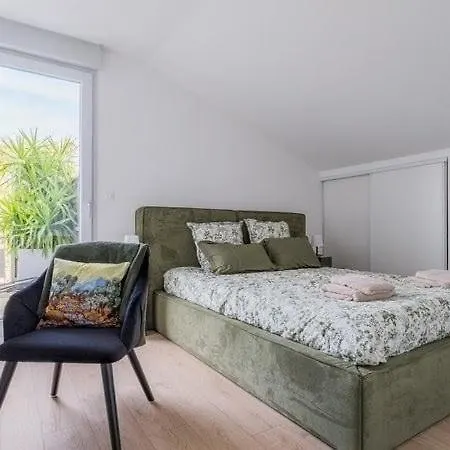 Appartement 4 Etoiles Calme, 3 Chambres, Clim, Terrasse & Parking