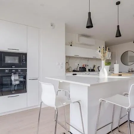 Appartement 4 Etoiles Calme, 3 Chambres, Clim, Terrasse & Parking *