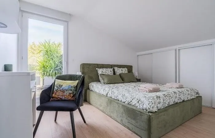 Appartement 4 Etoiles Calme, 3 Chambres, Clim, Terrasse & Parking