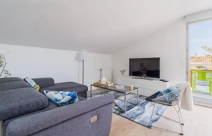 4 Etoiles Calme, 3 Chambres, Clim, Terrasse & Parking Appartement